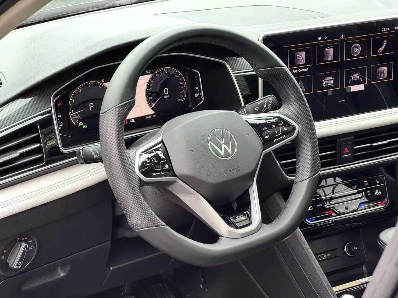Volkswagen 2022 Tiguan L R-Line 2.0TSI 330TSI Two-Drive R-Line Overdrive Automatic Gear 6