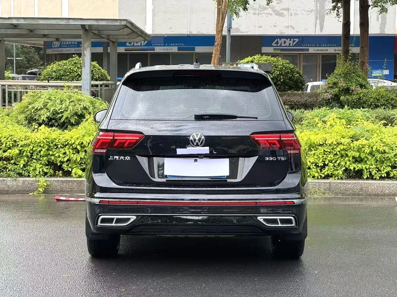 Volkswagen 2022 Tiguan L R-Line 2.0TSI 330TSI Two-Drive R-Line Overdrive Automatic Gear 8