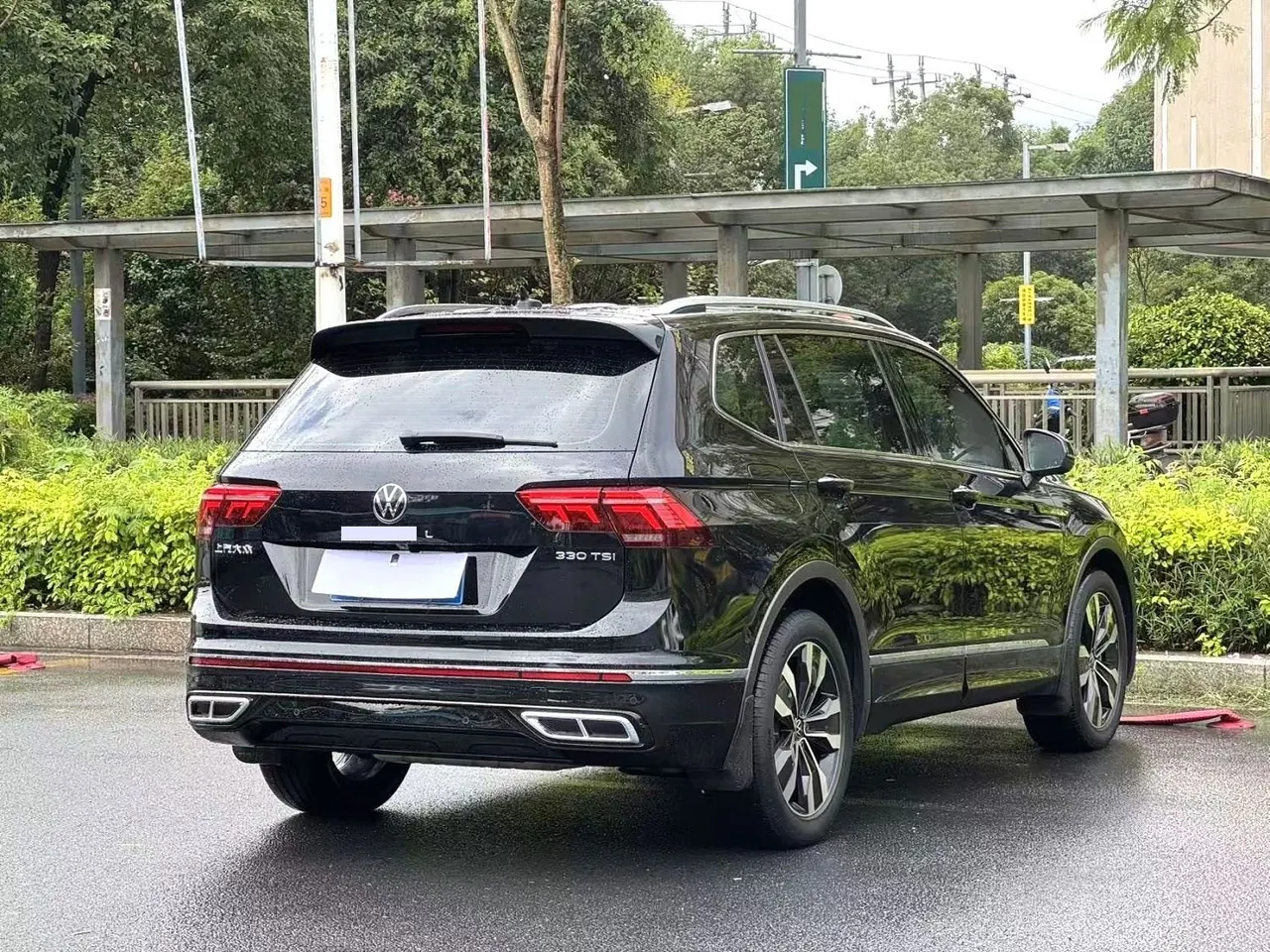 Volkswagen 2022 Tiguan L R-Line 2.0TSI 330TSI Two-Drive R-Line Overdrive Automatic Gear 9