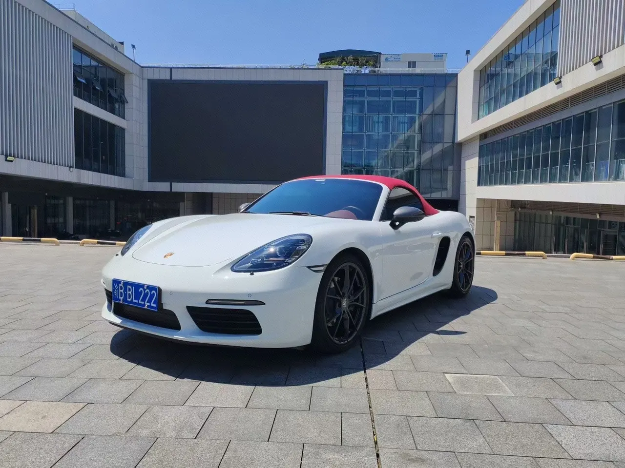 Open image lightbox: Porsche 718 (Imported) 2022 718 Boxter T 2.0T Automatic