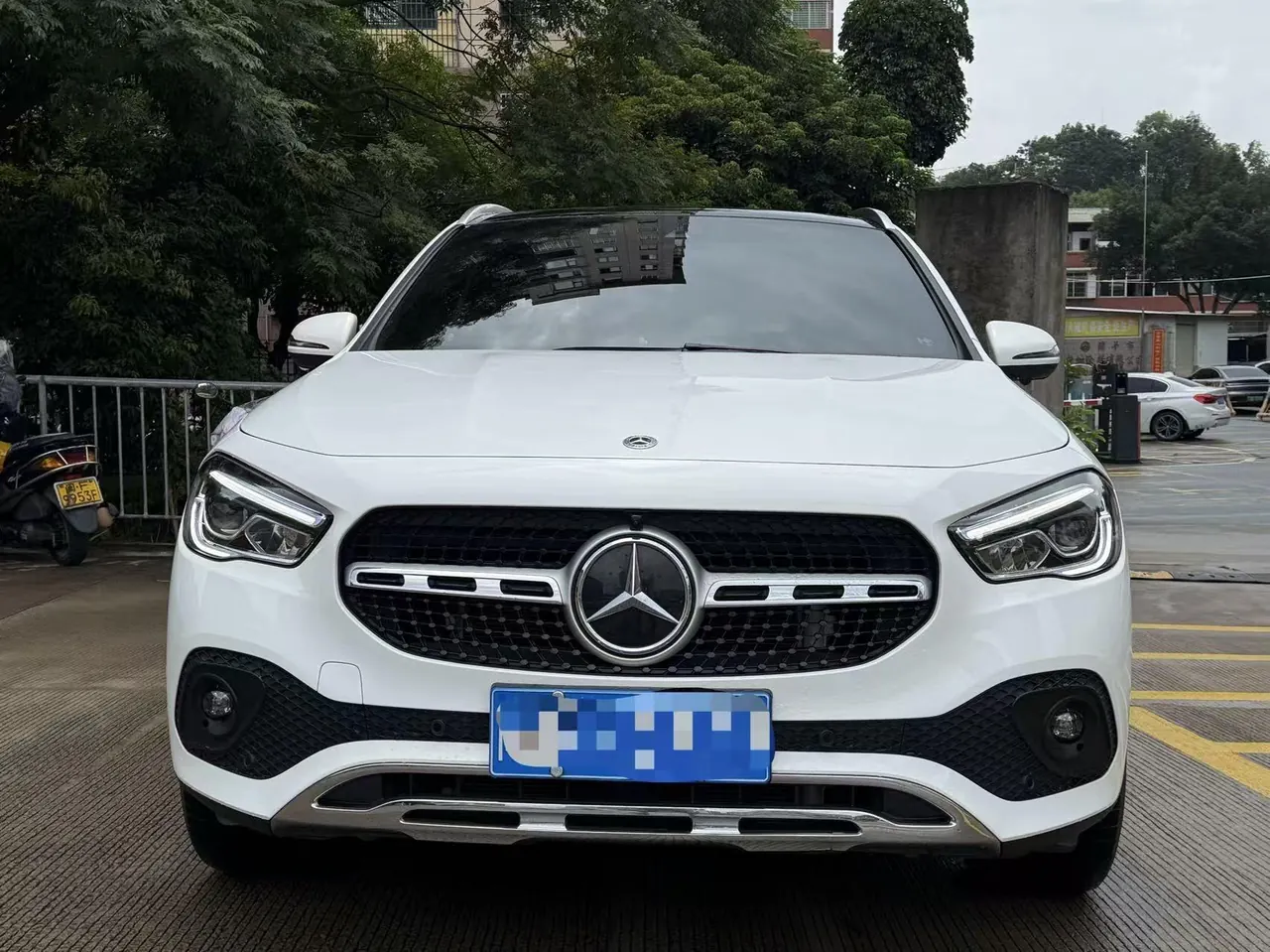Mercedes Benz 2020 GLA 200 1.3T automatic gear 4