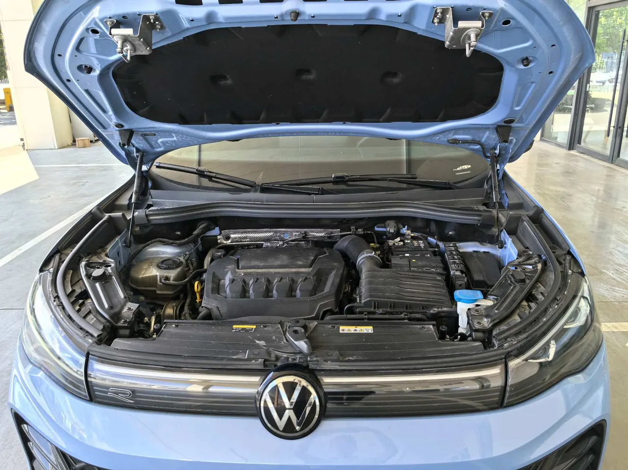 Volkswagen 2024 Tiguan L PRO 2.0TSI 380TSI Four-wheel Drive R-Line Smart Edition Automatic Gear 6