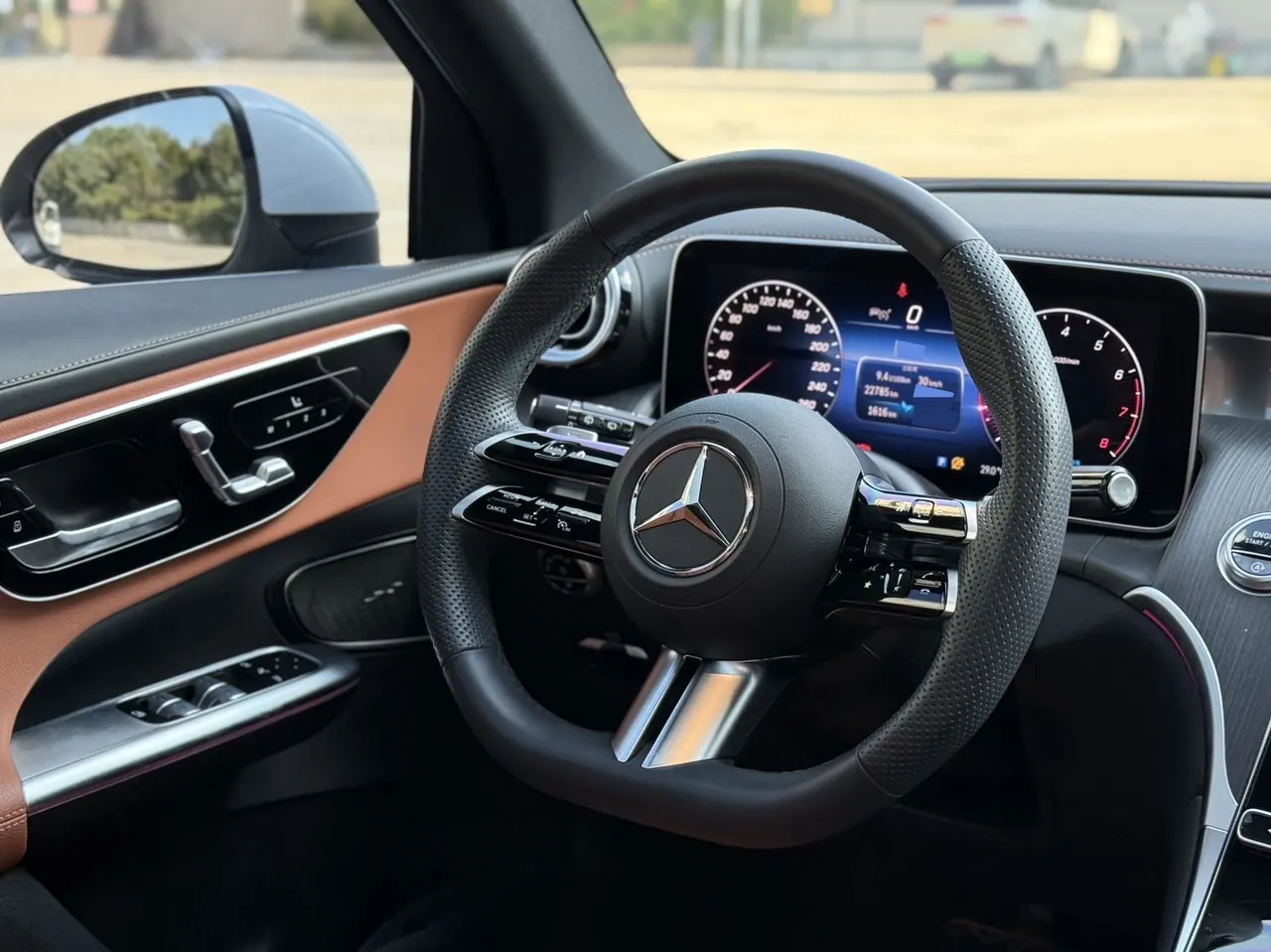 Mercedes Benz 2024 GLC 260 L 4MATIC 48V 2.0T Luxury 5-seat Automatic Gear 16