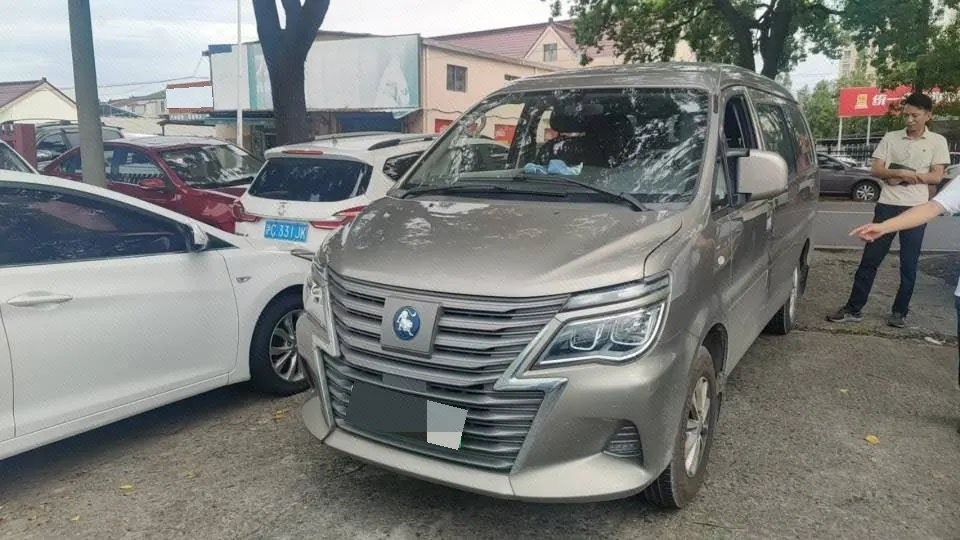 Forthing Lingzhi M5 New Energy 2022 Lingzhi EV Ordinary Edition Basic 9-seat Automatic Gear - View 1