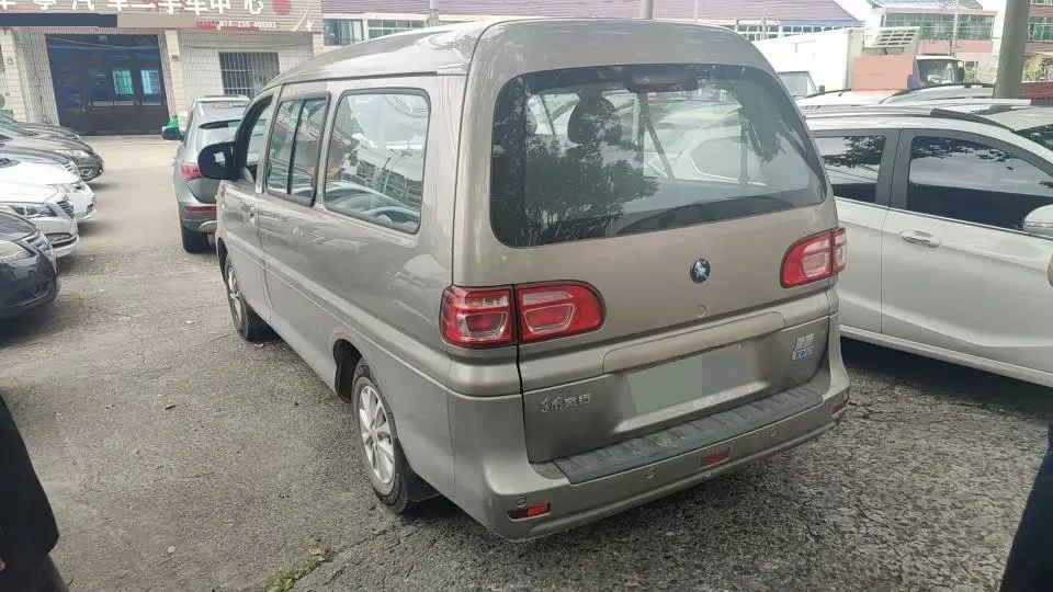 Forthing Lingzhi M5 New Energy 2022 Lingzhi EV Ordinary Edition Basic 9-seat Automatic Gear 3