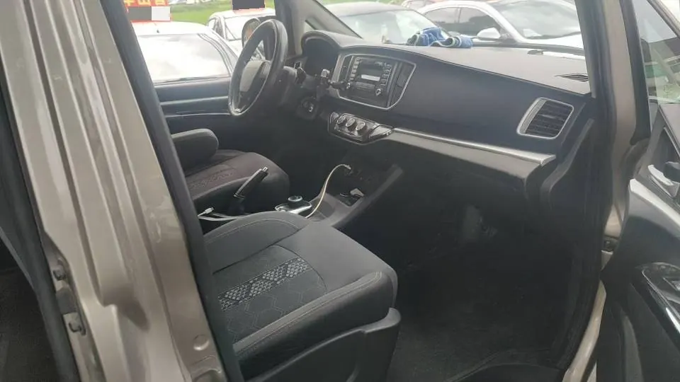 Forthing Lingzhi M5 New Energy 2022 Lingzhi EV Ordinary Edition Basic 9-seat Automatic Gear 6