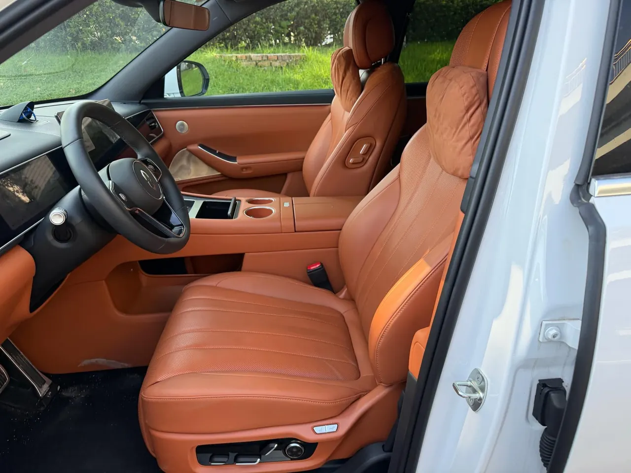 AITO 2026 AITO M7 extended range Ultra 4-wheel drive version 6 seats (192-line laser Radar) automatic gear 3