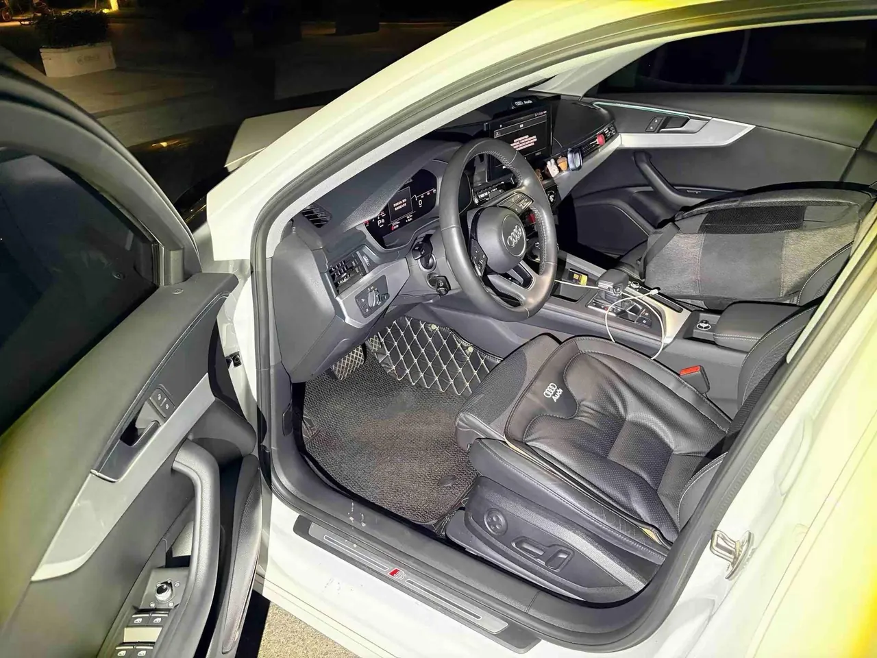 Audi 2020 A4L 2.0TFSI 40TFSI Fashion Dynamic Automatic 2