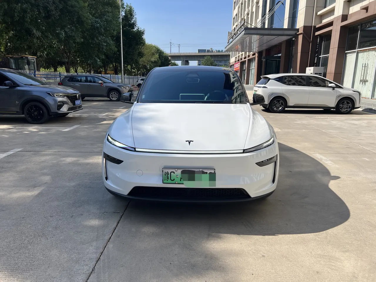 Tesla 2026 Model Y Rear-Wheel-Drive Automatic 2