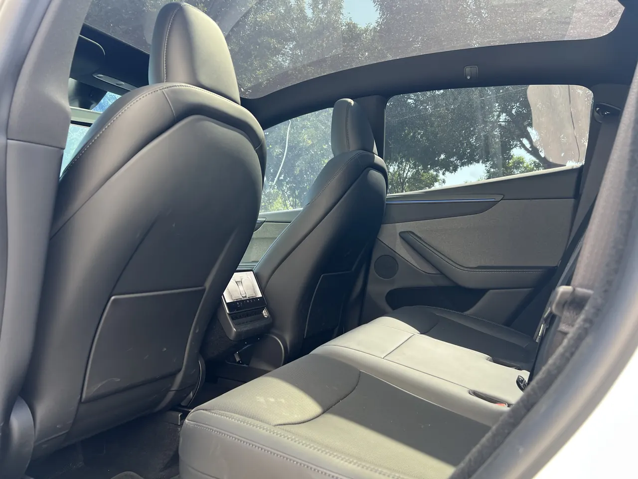 Tesla 2026 Model Y Rear-Wheel-Drive Automatic 3