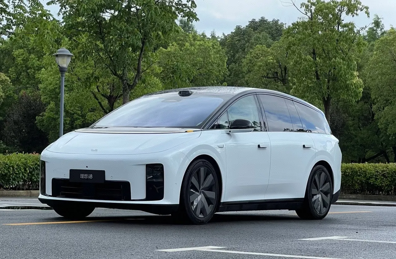 Li 2026 i8 Rear Drive Long Endurance Automatic Transmission - View 1