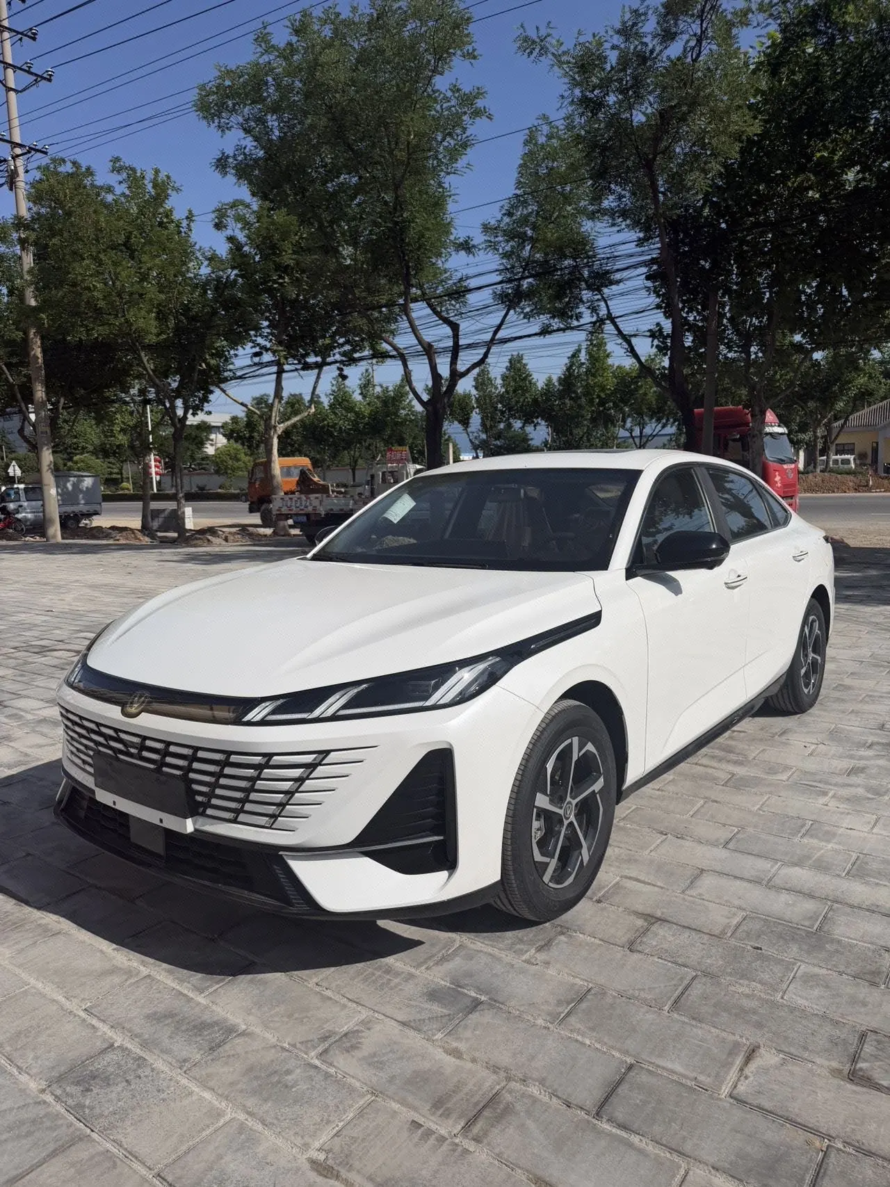Open image lightbox: ChangAn 2026 Yi Dong 1.5T 500Bar Jin Xiang Automatic Gear