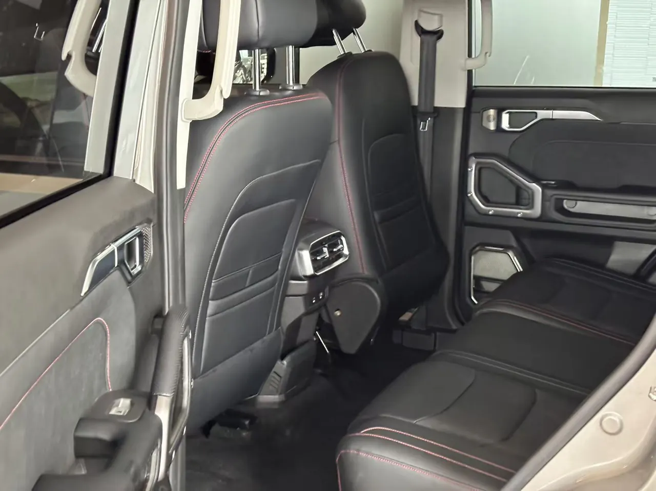 Jetour 2026 Traveler PLUS 2.0TD XWD Conquer 7 Automatic 4