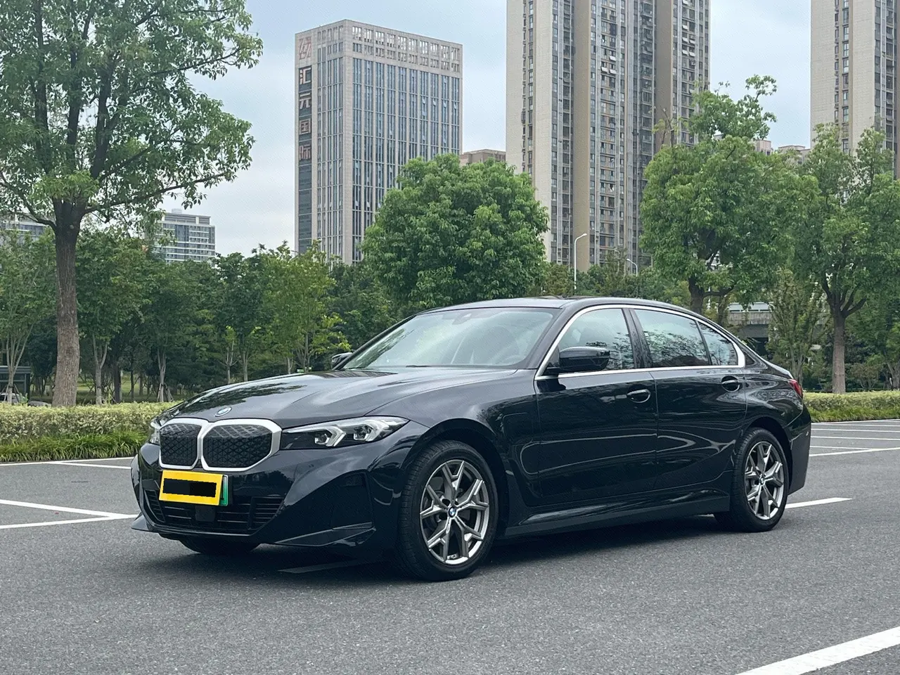 Open image lightbox: BMW 2026 i3 eDrive 35 L (modified) automatic gear