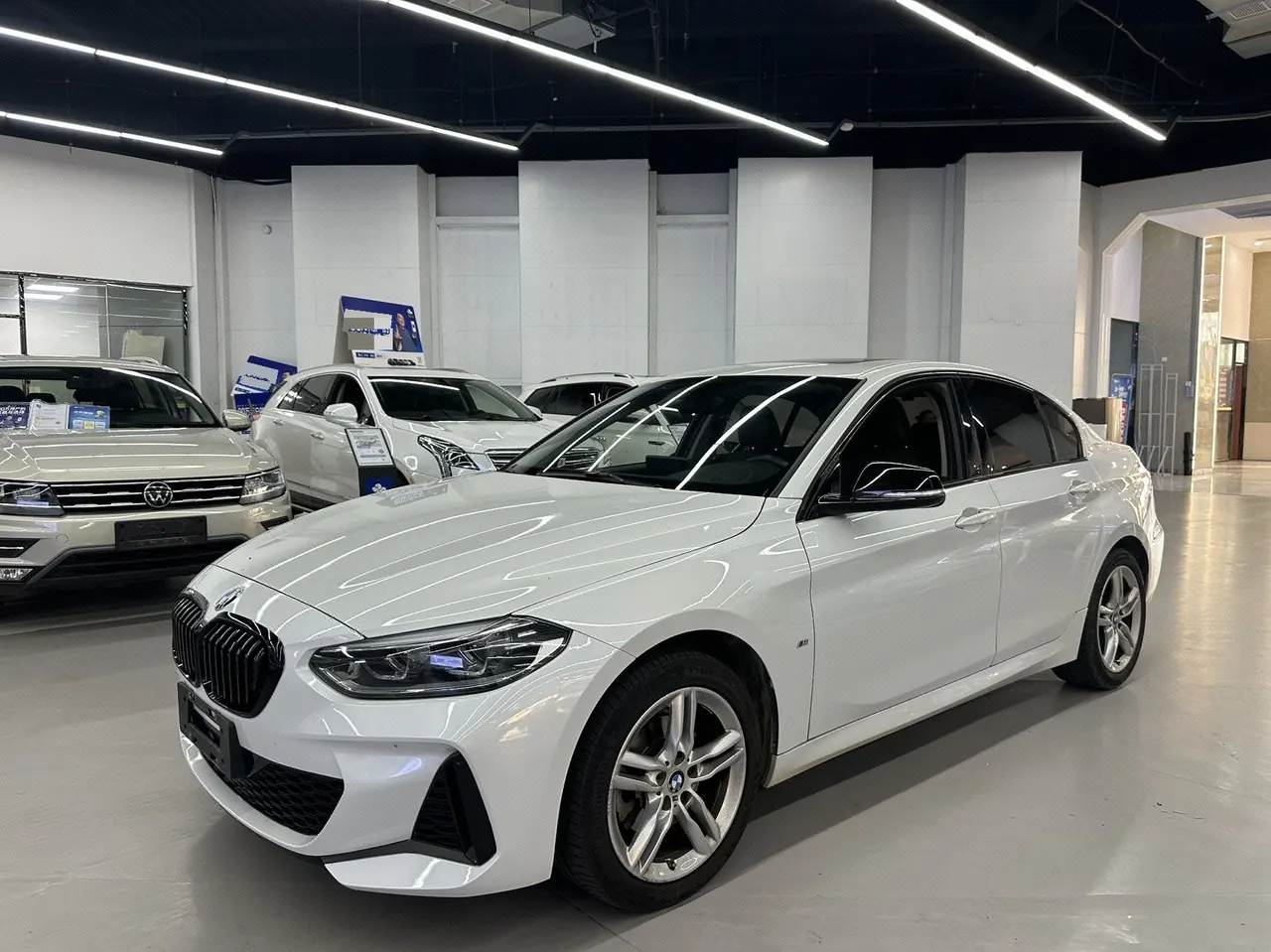 打开图片灯箱:BMW 1 Series 2021 120i 1.5T M Sport Night Edition (facelift) Automatic