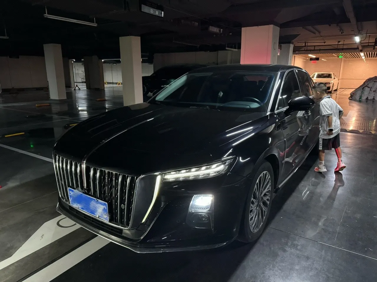 Open image lightbox: HongQi 2023 H5 2.0T Zhilian Qi Chang Edition Automatic Gear