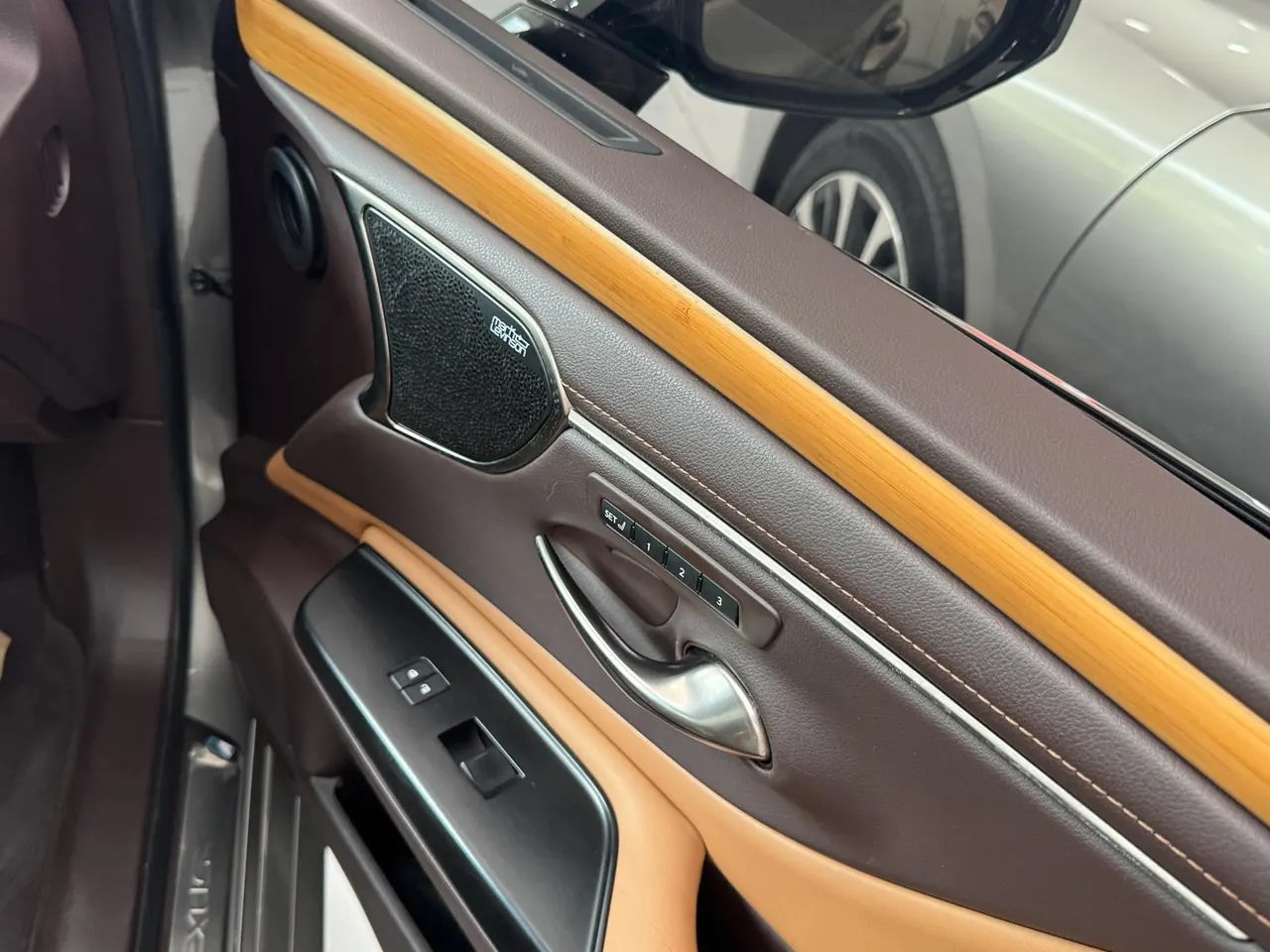 Lexus ES (Imported) 2020 ES300h 2.5 Stepless Administrative Edition Automatic Gear 5
