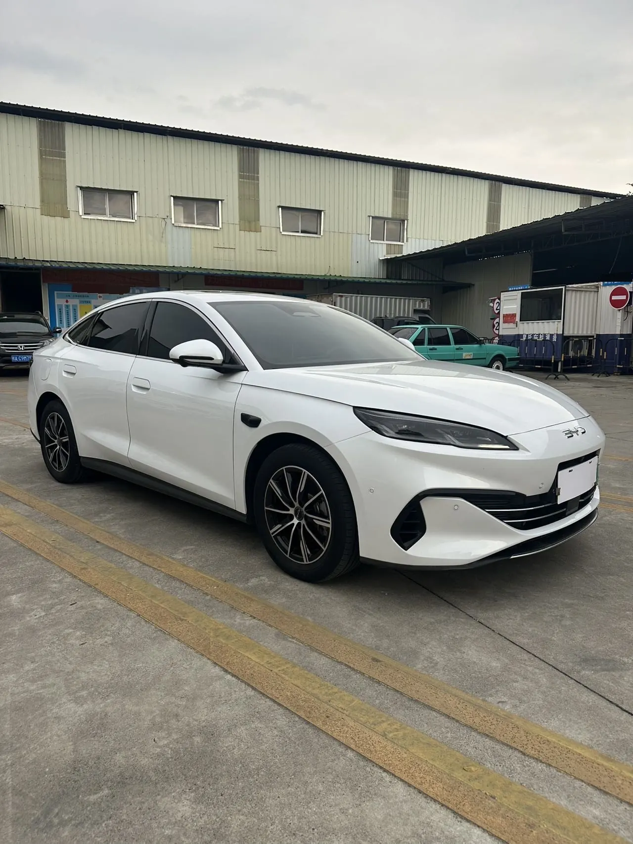 BYD 2025 seals 06 DM-i 1.5 stepless smart driving version 120KM honorable automatic gear 2