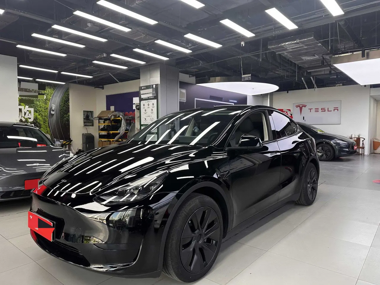 打开图片灯箱：Tesla 2023 Model Y rear-wheel drive version automatic transmission
