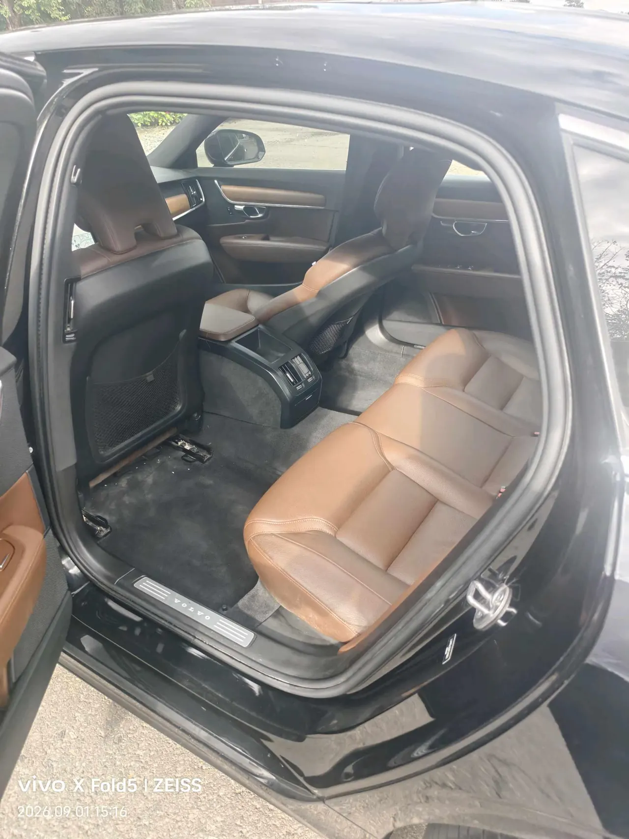 Volvo 2023 S90 48V 2.0T B5 Zhiyi Deluxe Edition Automatic Gear 4