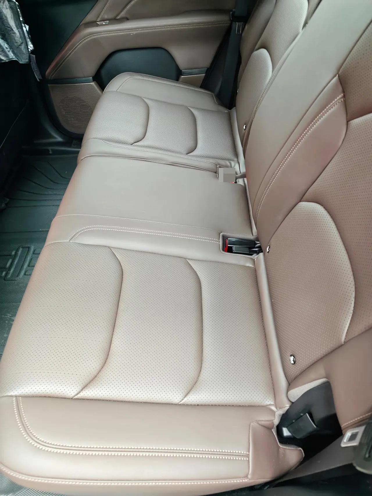 WuLing 2025 Starlight 730 1.5T CVT Elite Automatic Transmission 4