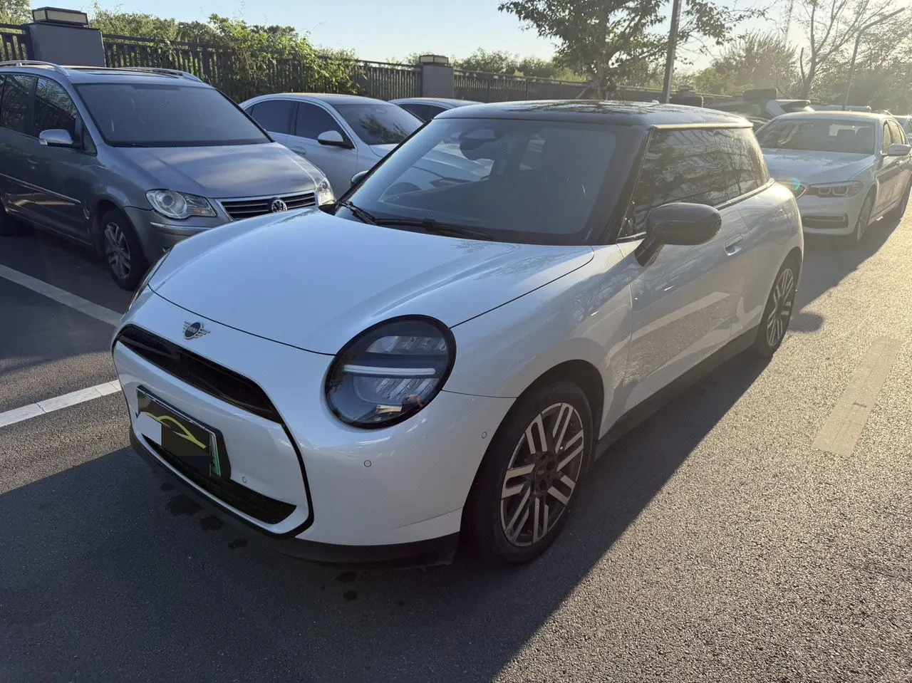 MINI 2025 Mini Cooper E 456km Cooper E Classic Automatic - View 1