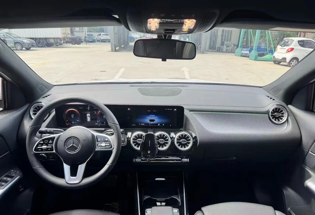 Mercedes Benz 2020 GLA 200 1.3T automatic gear 7