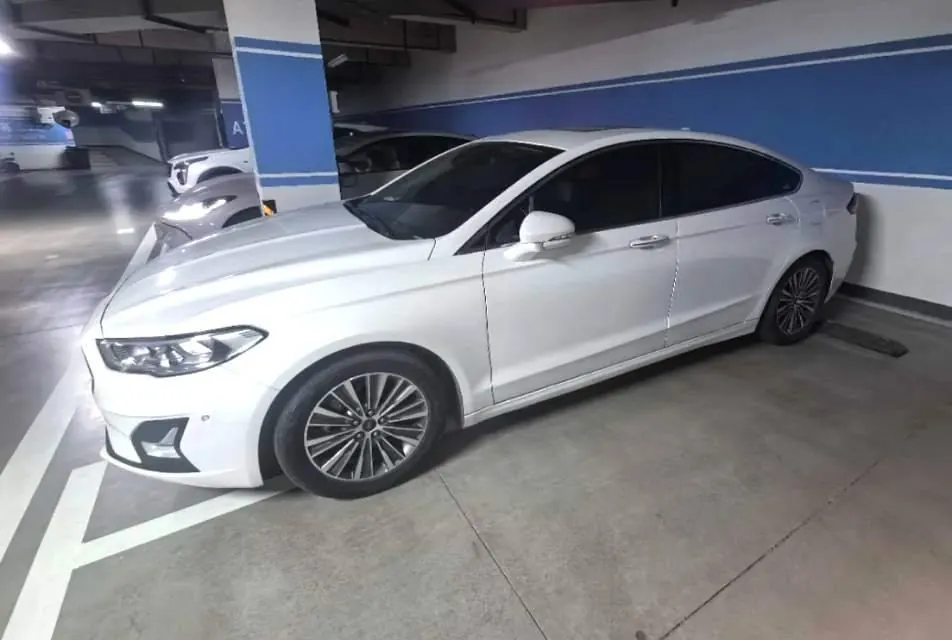 Ford 2020 Mondeo 2.0T EcoBoost 200 fashion automatic gear 3