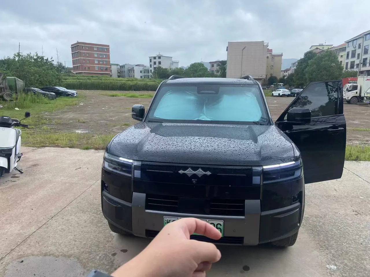 FangChengBao 2025 Titanium 7 1.5T Stepless 200KM Two-Drive Max Edition Automatic Gear 2