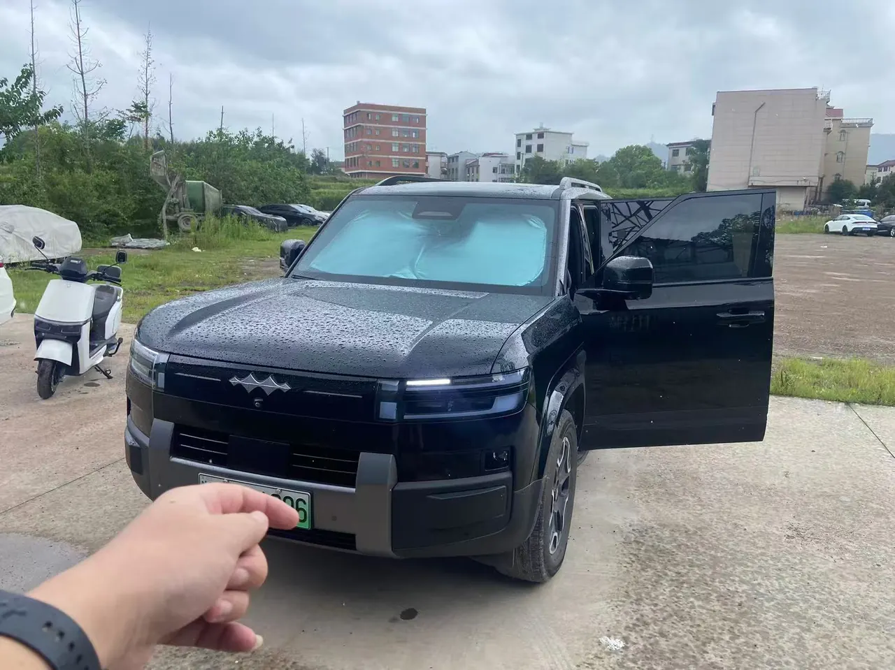 FangChengBao 2025 Titanium 7 1.5T Stepless 200KM Two-Drive Max Edition Automatic Gear 4
