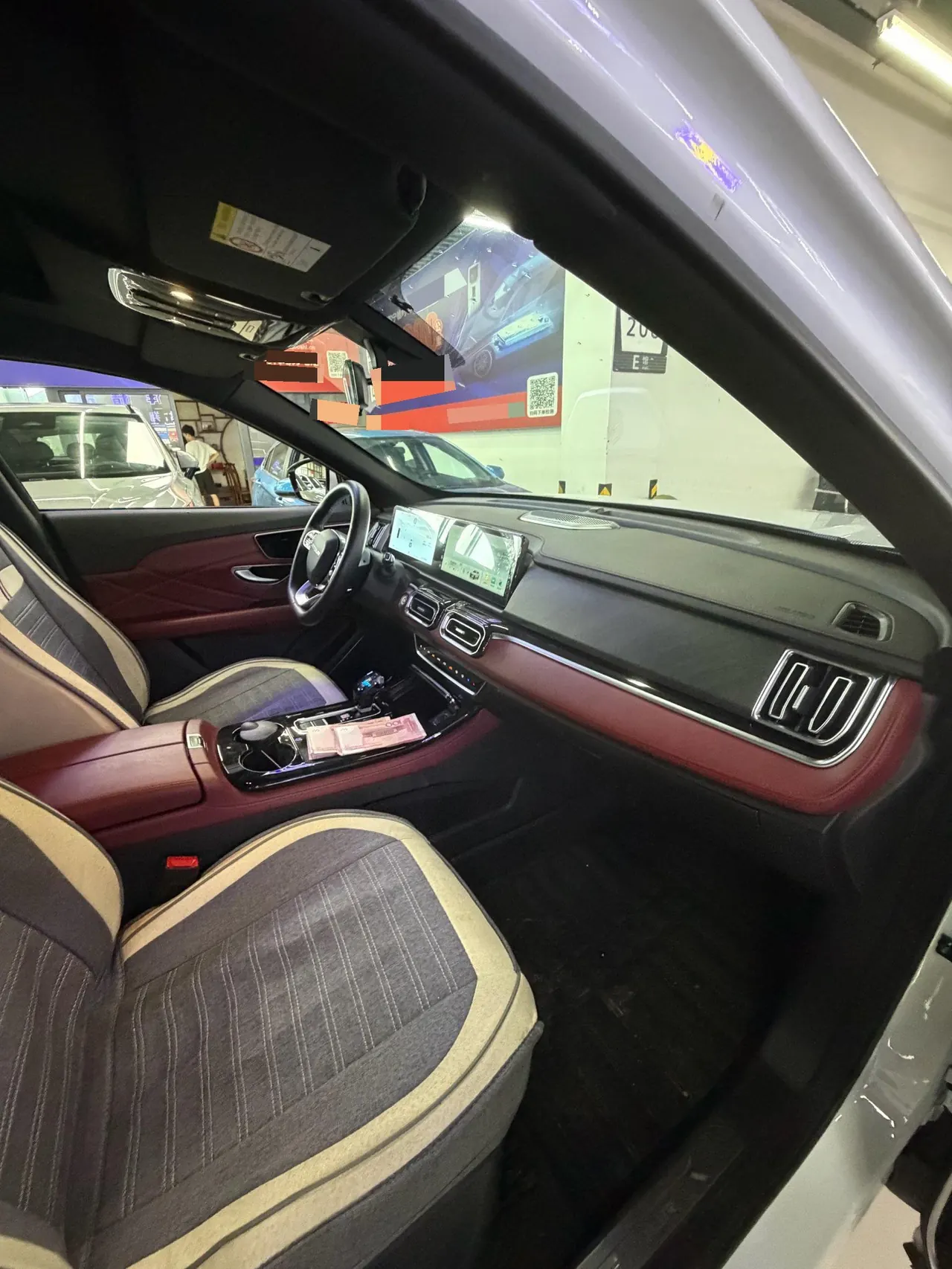 Jetour 2025 X70 PLUS 1.5T Deluxe Edition 5-seat Automatic Gear 5
