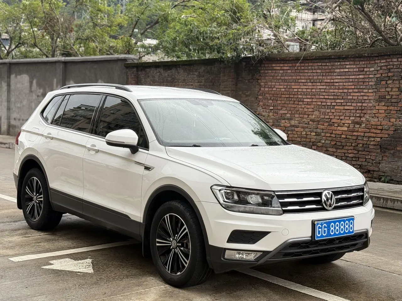 Volkswagen 2020 Tiguan L 2.0TSI 330TSI Two-Drive Fashion Edition Automatic Gear 3