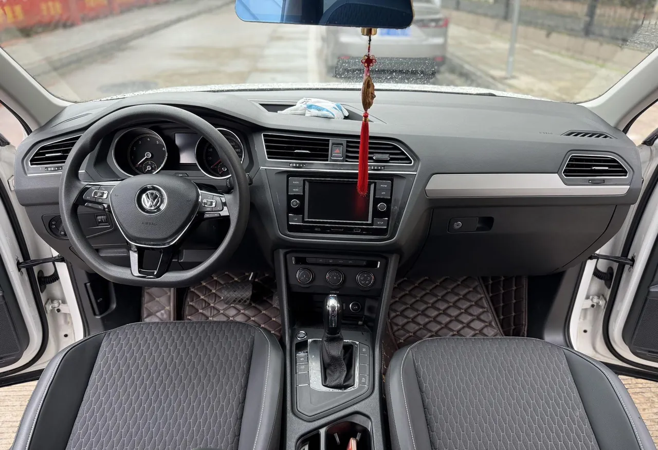 Volkswagen 2020 Tiguan L 2.0TSI 330TSI Two-Drive Fashion Edition Automatic Gear 4