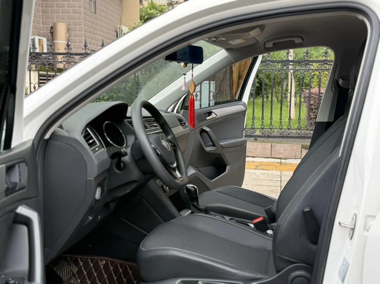 Volkswagen 2020 Tiguan L 2.0TSI 330TSI Two-Drive Fashion Edition Automatic Gear 5
