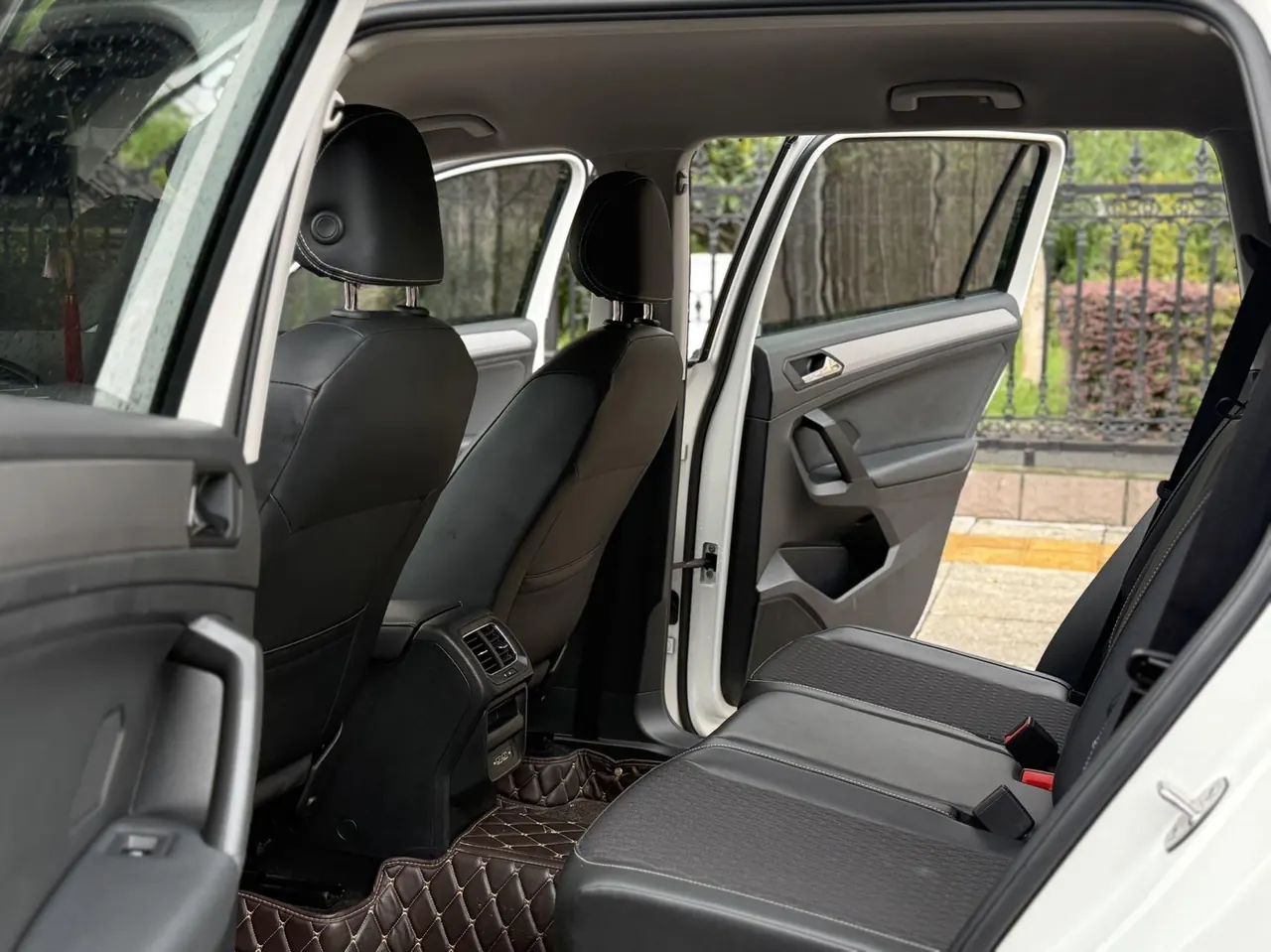Volkswagen 2020 Tiguan L 2.0TSI 330TSI Two-Drive Fashion Edition Automatic Gear 6