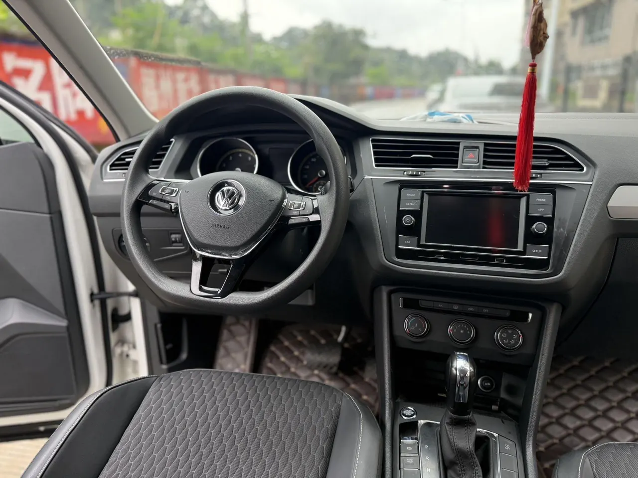 Volkswagen 2020 Tiguan L 2.0TSI 330TSI Two-Drive Fashion Edition Automatic Gear 7