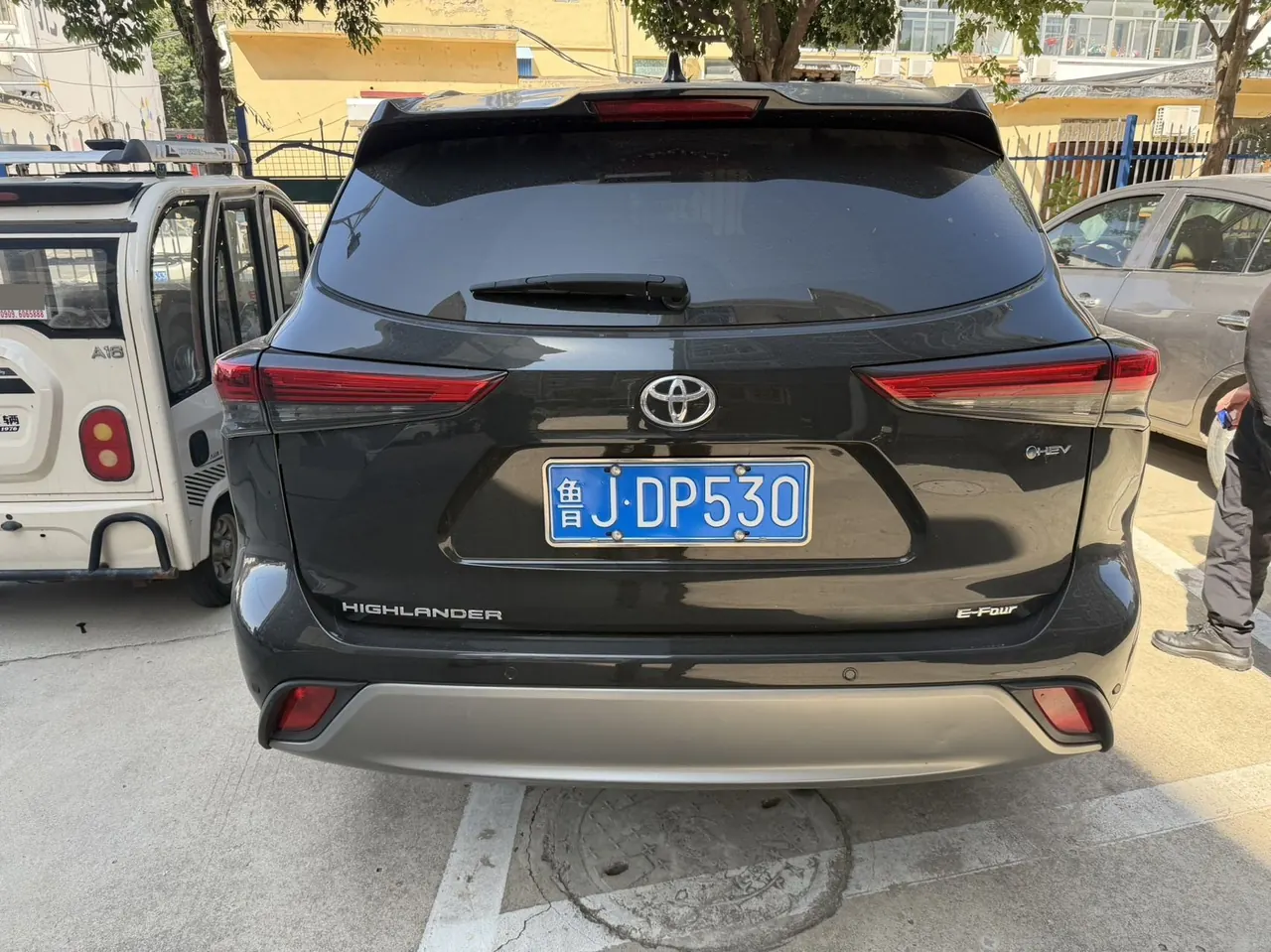 Toyota 2024 Highlander Dual Engine 2.5 Stepless Intelligent Electric Hybrid Four-wheel Drive Premium Edition 7-seat Automatic Transmission 4