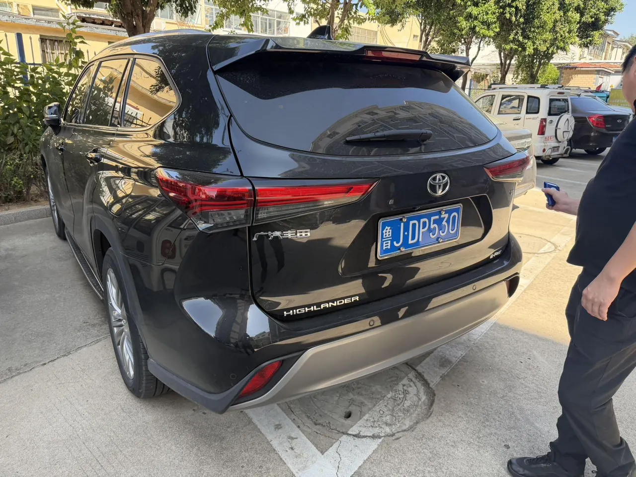 Toyota 2024 Highlander Dual Engine 2.5 Stepless Intelligent Electric Hybrid Four-wheel Drive Premium Edition 7-seat Automatic Transmission 5