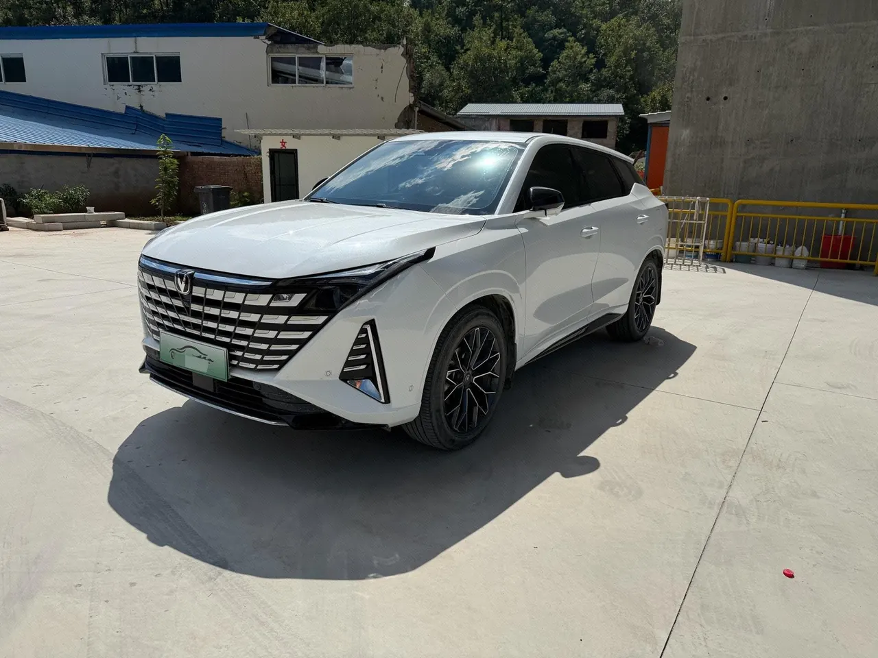 ChangAn 2024 UNI-Z Zhidian iDD 1.5 Stepless 125km Exceed Automatic Transmission - View 1
