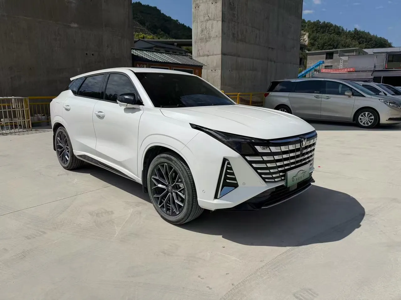 ChangAn 2024 UNI-Z Zhidian iDD 1.5 Stepless 125km Exceed Automatic Transmission 3