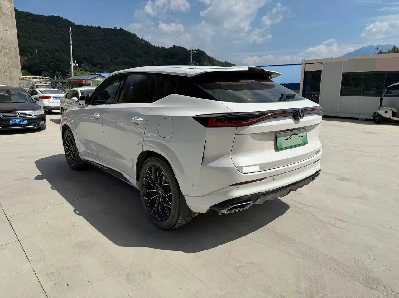 ChangAn 2024 UNI-Z Zhidian iDD 1.5 Stepless 125km Exceed Automatic Transmission 4