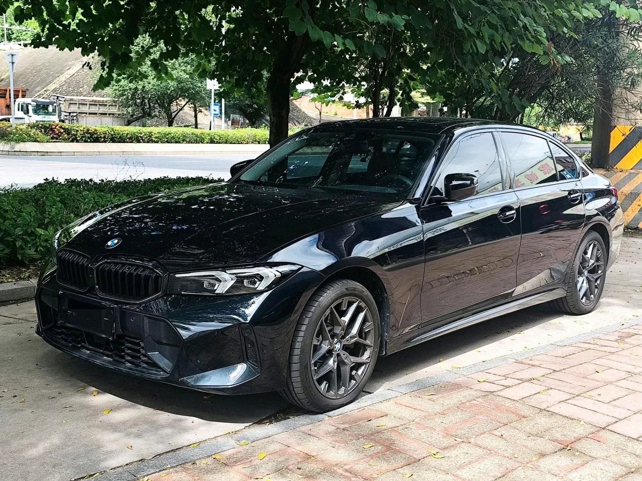 Open image lightbox: BMW 3 Series 2025 330Li 2.0T M Sports Obsidian Night Suit Automatic Gear