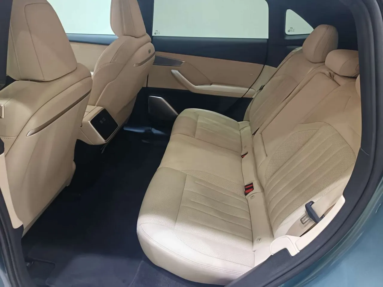 ONVO 2025 L60 60kWh four-wheel drive version automatic gear 6