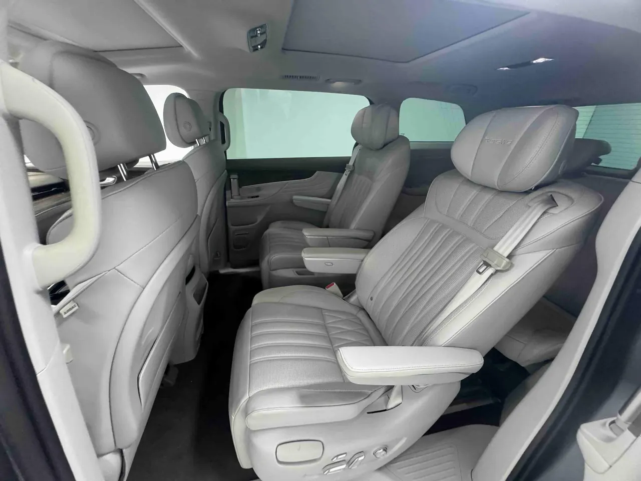 Roewe 2022 iMAX8 EV First Class Titanium Edition Automatic Gear 4