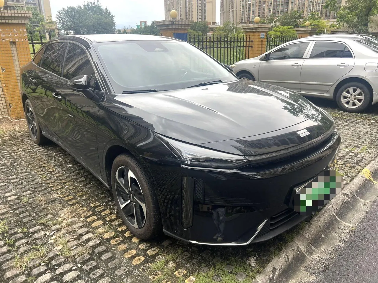 Geely Galaxy 2025 L6 EM-i 1.5 140km Discovery Edition Automatic Gear 3
