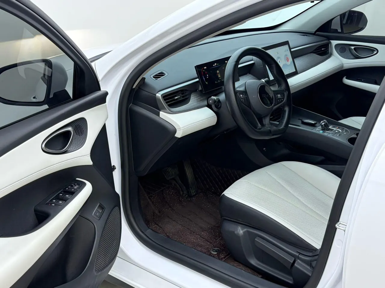 BYD 2025 seals 05 DM-i 1.5 stepless smart driving version 55KM luxury automatic gear 3