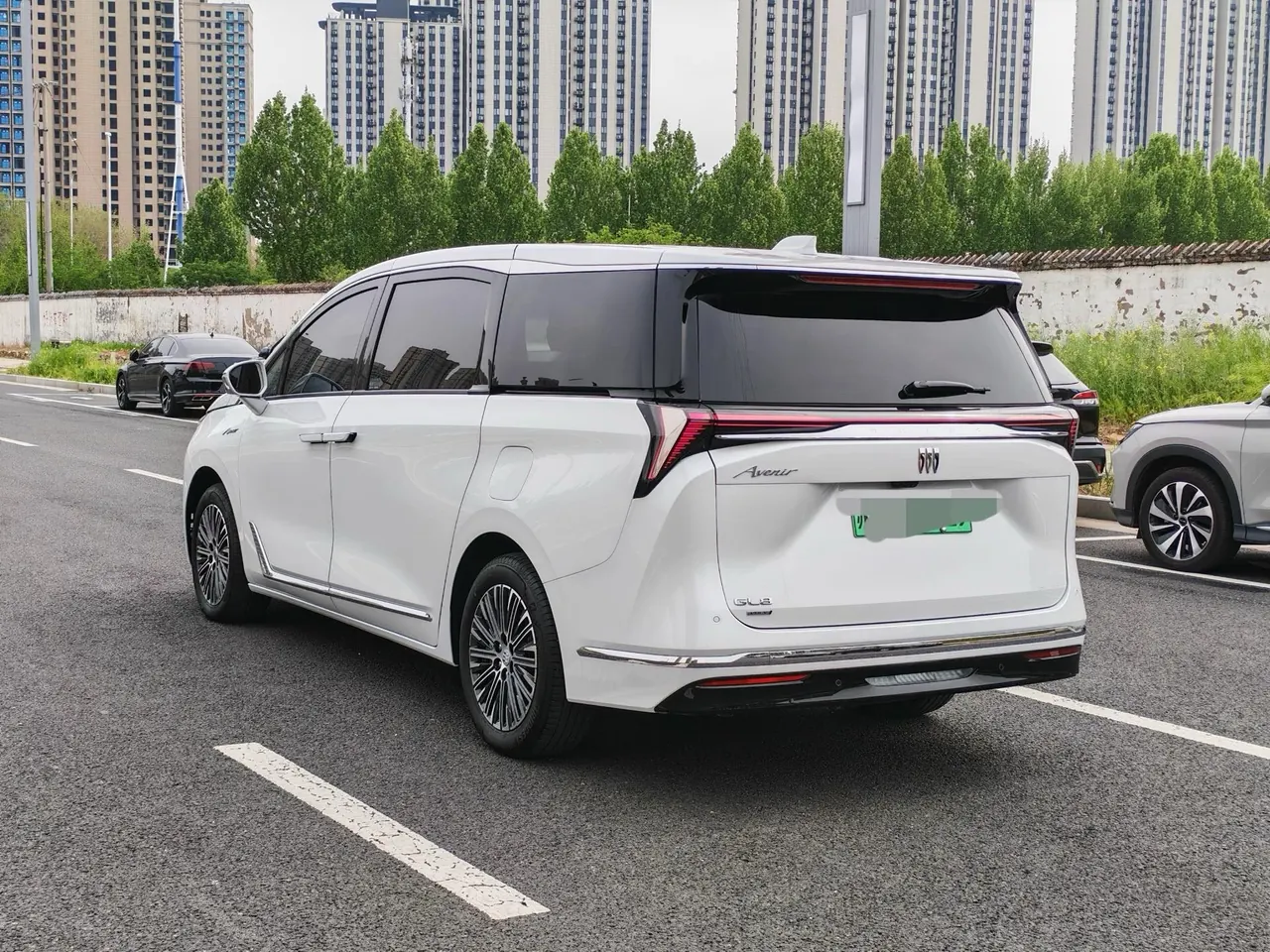 Buick 2024 GL8 Lu Zun PHEV 1.5T Exclusive Edition 7-seat Automatic Gear 5