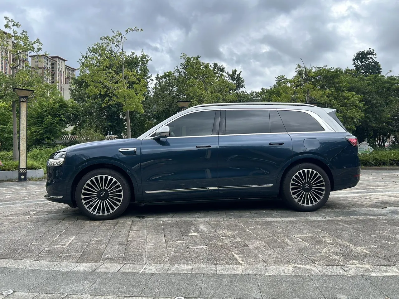 AITO 2025 AITO M9 extended range Ultra version 52kWh6 seat version automatic gear 3