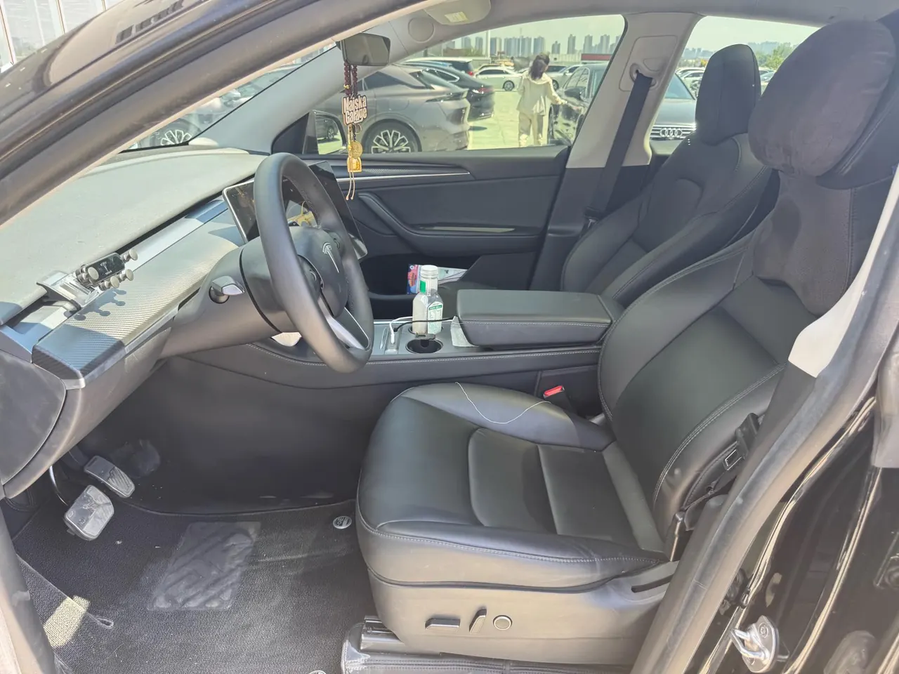Tesla 2022 Model Y rear-wheel drive version (facelift) automatic gear 2