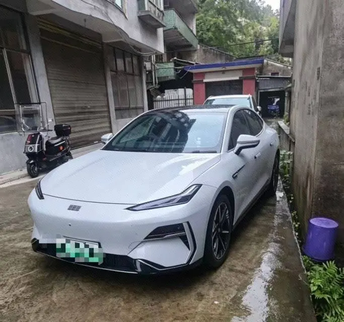Open image lightbox: Geely Galaxy 2024 E 8 550km PRO automatic gear